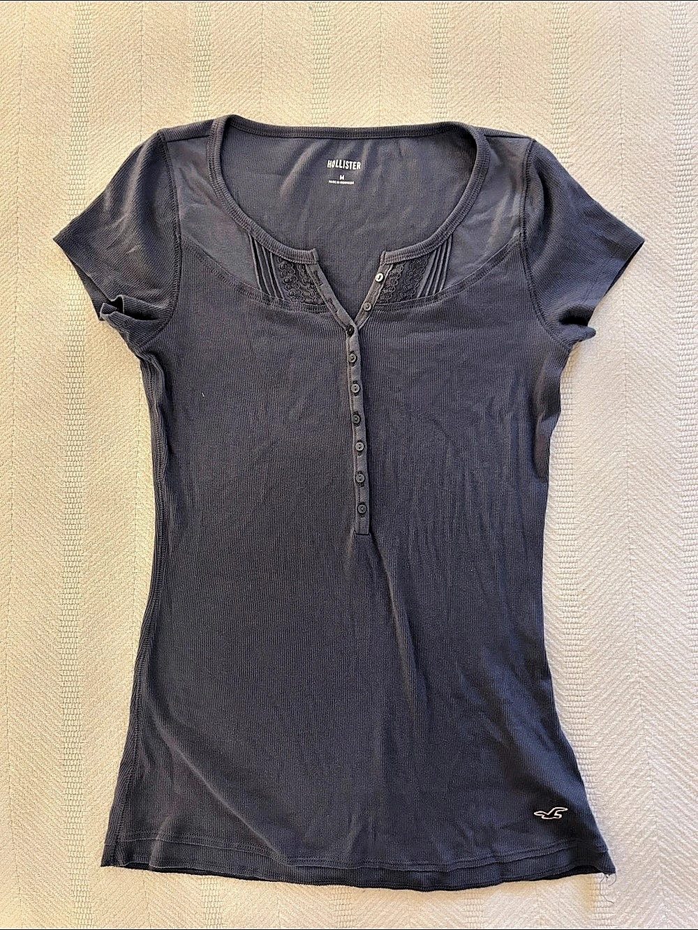 Hollister Short-Sleeve Icon Henley Top in Blue